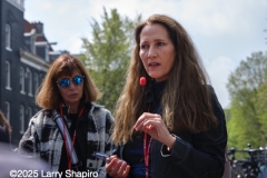 Yael leading a tour
