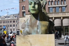 Two immovable heads sculpture in Amsterdam